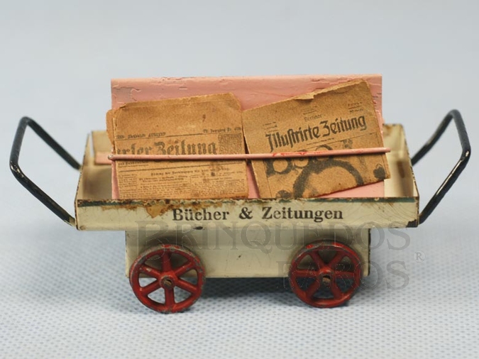 Brinquedo antigo Carrinho de Jornaleiro de Estação 11 cm de comprimento Com quatro miniaturas de Jornais da época Década de 1920