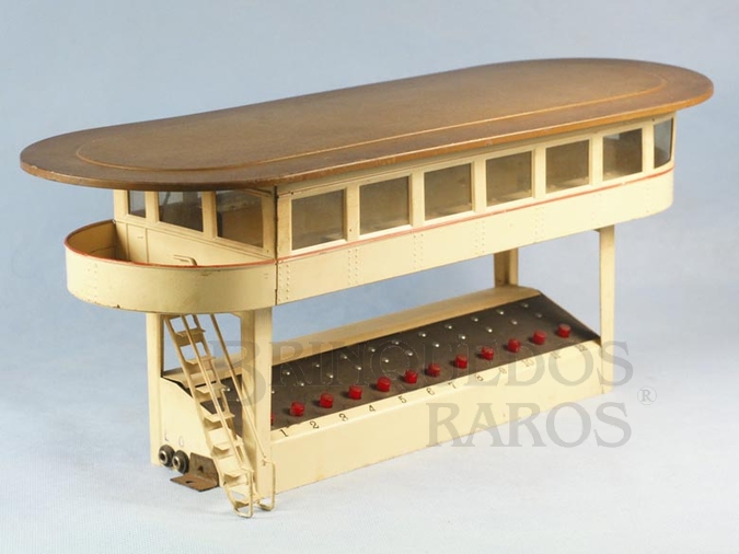 Brinquedo antigo Cabine de Comando com 38,00 cm de comprimento e 16,00 cm de altura Bitola 0 Saída para 12 Desvios Falta a base Década de 1930
