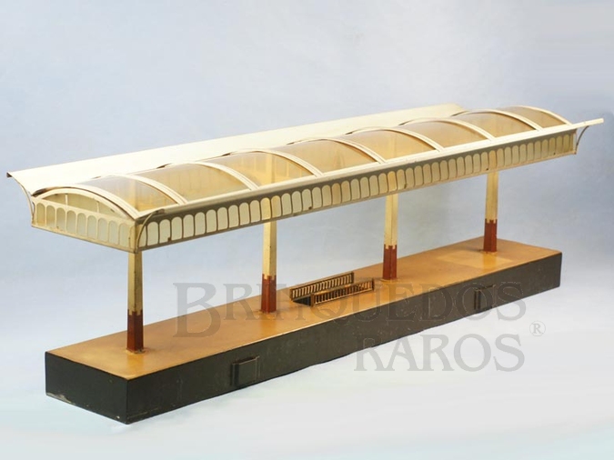 Brinquedo antigo Plataforma de Embarque com 71,00cm de comprimento e 22,00 cm de altura Bitola 1 Década de 1910