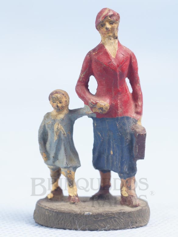 Brinquedo antigo Mulher com criança Bitola 1 Década de 1930