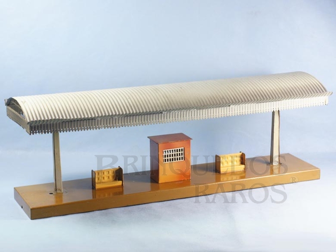 Brinquedo antigo Plataforma de Embarque com 56,00cm de comprimento e 20,00 cm de altura Bitola 1 Década de 1930
