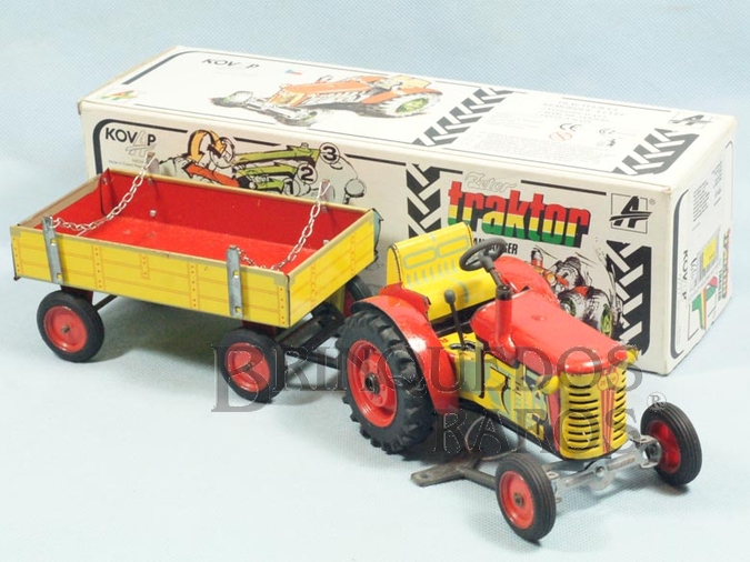 Brinquedo antigo Trator Agrícola Zetor e Carreta 33,00 cm de comprimento Câmbio com 3 marcha para frente e uma ré Década de 1990