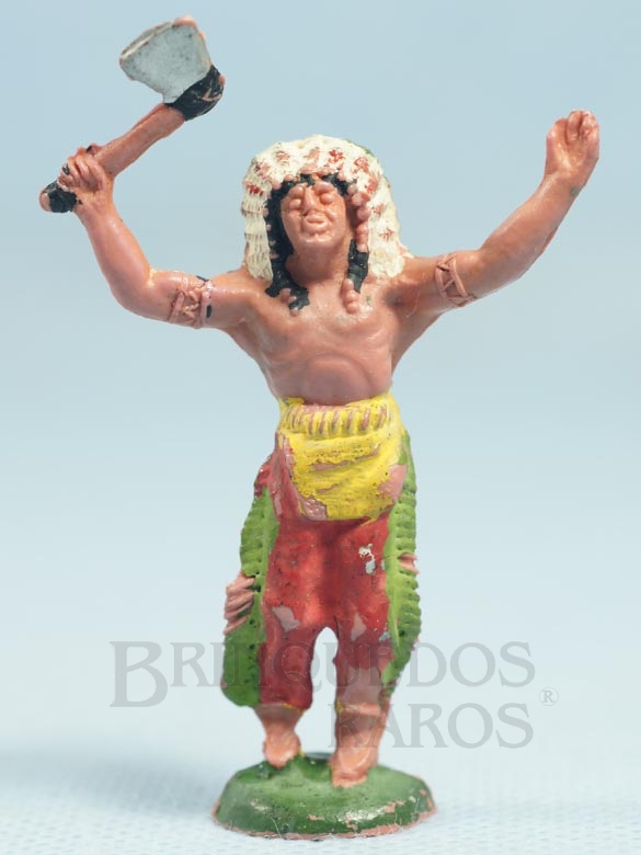 Brinquedo antigo Chefe índio de pé com machado Gulliver numerado 17 com Bracelete