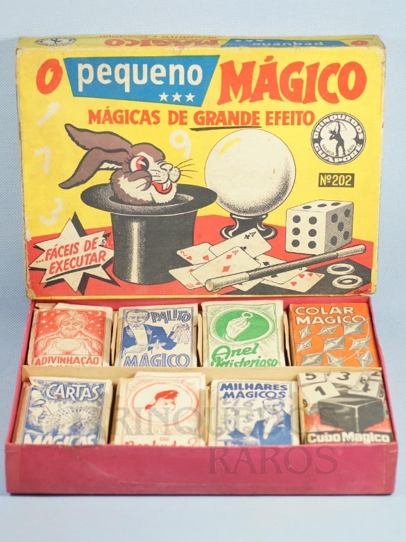 Brinquedo antigo Conjunto O Pequeno Mágico completo com 8 Mágicas diferentes Década de 1960