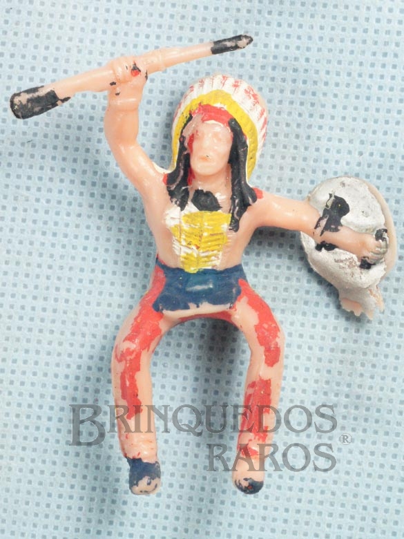 Brinquedo antigo Chefe índio montado a Cavalo com rifle e escudo Distribuído pela Trol e pela Viocena Década de 1970