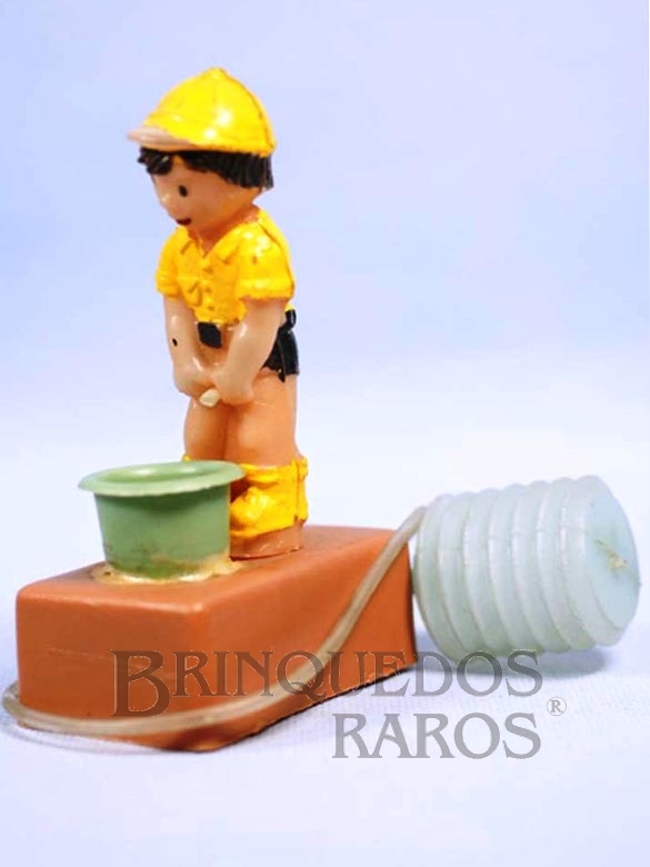 Brinquedo antigo Menino fazendo xixi com 12,00 cm de altura Década de 1970