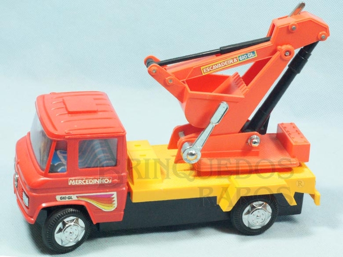 Brinquedo antigo Caminhão Mercedes Benz 608 GL com 24,00 cm de comprimento Mercedinho Glasslite Versão Escavadeira Década de 1980