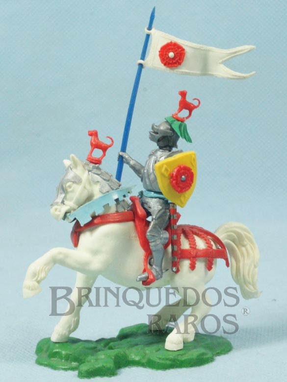 Brinquedo antigo Cavaleiro Medieval a cavalo com Estandarte e Escudo Série Swoppet Knights completo Perfeito estado Década de 1960