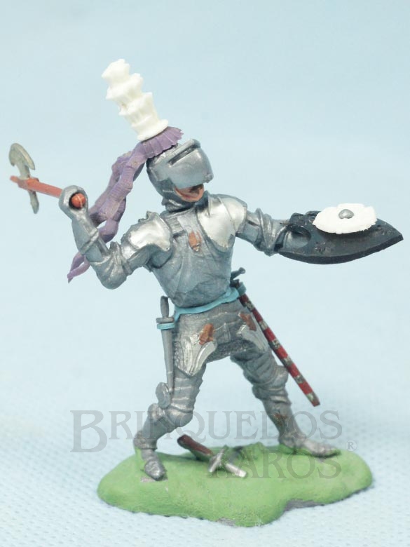 Brinquedo antigo Soldado medieval com machado e escudo Série Swoppet Knights completo Perfeito estado Década de 1960