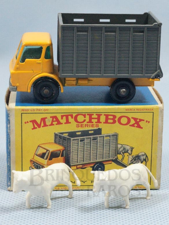 Brinquedo antigo Dodge Cattle Truck black plastic Regular Wheels completo com bois