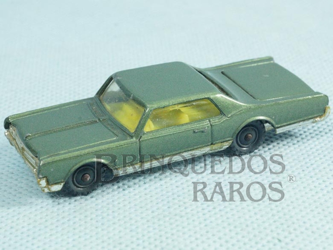 Brinquedo antigo Oldsmobile Starfire Coupe Husky Década de 1960 