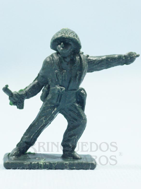 Brinquedo antigo Soldado avançando com Revolver Brinde Toddy numerado 8 Década de 1960