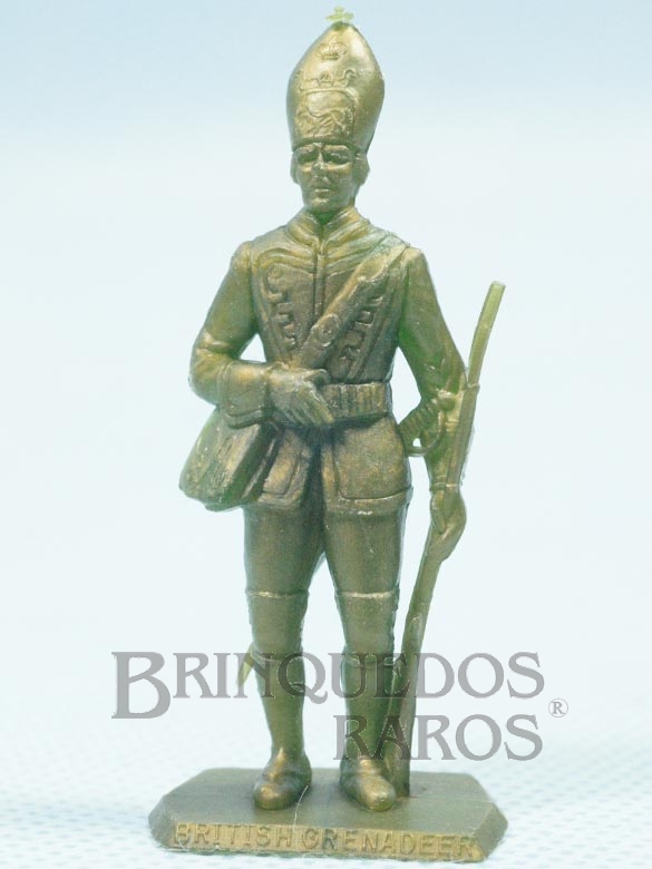 Brinquedo antigo Granadeiro Inglês de plástico dourado brinde Sucrilhos Kelloggs Década de 1970