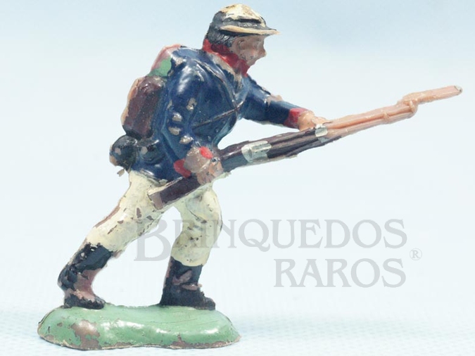 Brinquedo antigo Soldado do Exécito Brasileiro avançando com Fuzil Batalha do Tuiutí Década de 1960 