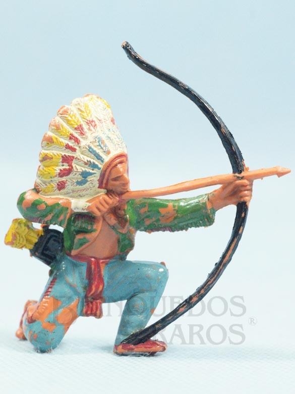 Brinquedo antigo Chefe índio ajoelhado atirando com arco Década de 1970