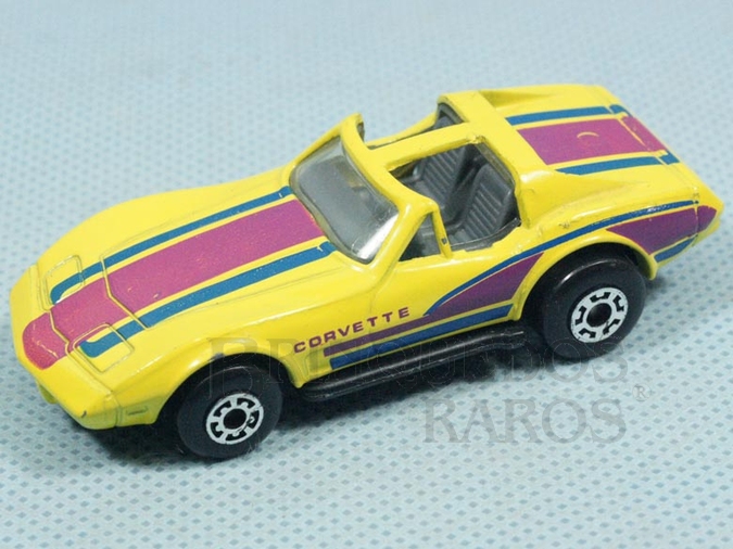Brinquedo antigo Chevrolet Corvette T-Roof Superfast amarelo conversível