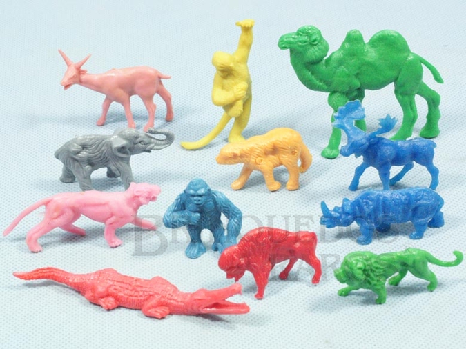 Brinquedo antigo Conjunto com 12 animais selvagens Década de 1970