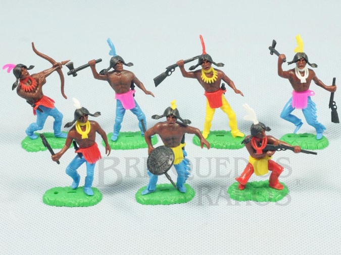 Brinquedo antigo Conjunto com 7 Índios Década de 1970