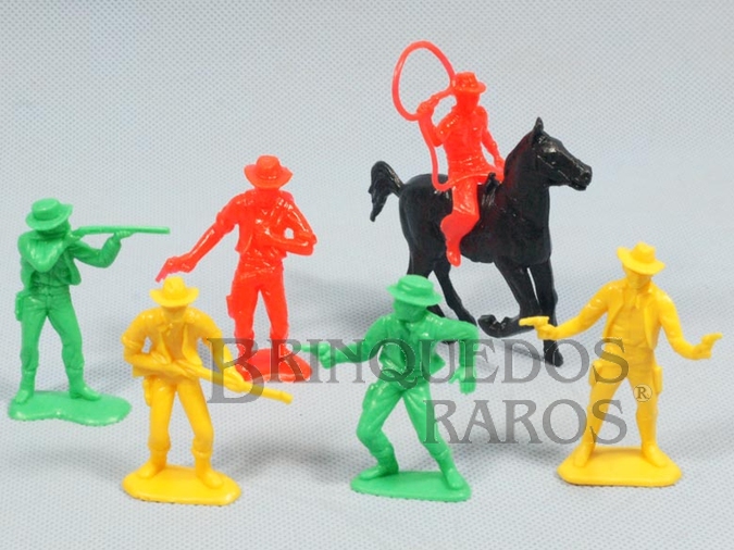 Brinquedo antigo Conjunto completo Grand Canyon com 5 Cowboys a pé e um a cavalo Ano 1985