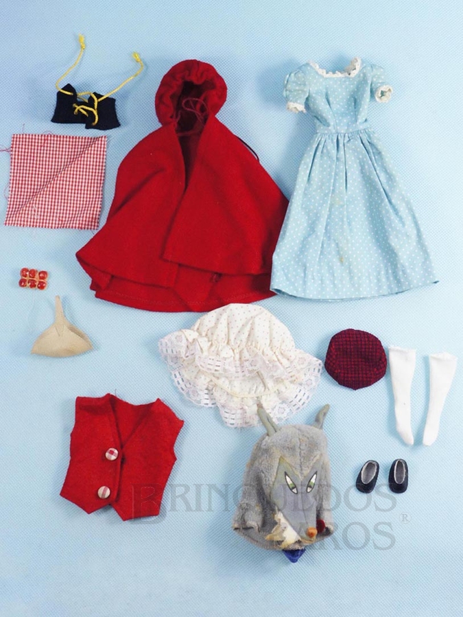 Brinquedo antigo A Personagem Chapeuzinho Vermelho está representada no Conjunto Red Riding Hood And The Wolf de 1964