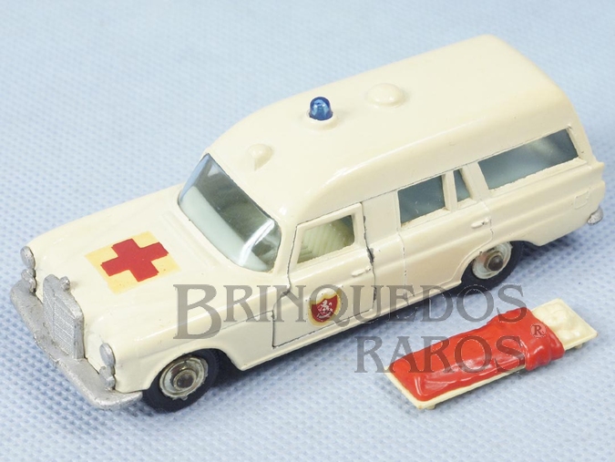 Brinquedo antigo Ambulância Mercedes Benz Binz Ambulance Série King Size Década de 1960  
