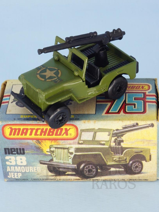 Brinquedo antigo Armoured Jeep Willys com canhão Superfast