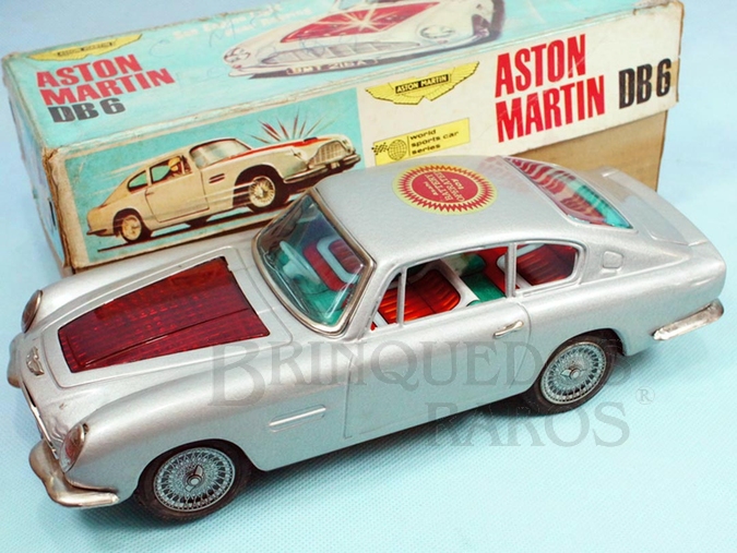 Brinquedo antigo Aston Martin DB6 motor iluminado Sistema Bate e Volta 28,00 cm de comprimento Década de 1970