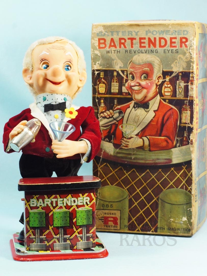 Brinquedo antigo Automato Bartender com Coqueteleira 26,00 cm de altura Fabricado pela Modern Toys no Japão na Década de 1960 com motor à pilha apresenta roupa de tecido Movimenta os braços os olhos a boca e acende o nariz ao beber