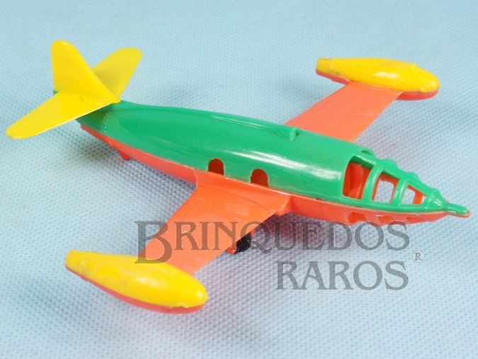 Brinquedo antigo Avião a jato com 14,00 cm de comprimento Inscrição VARIG A MAIOR na asa esquerda Década de 1950
