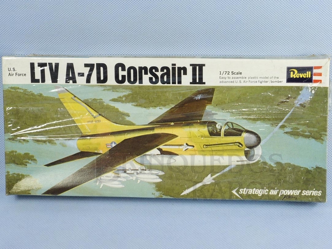 Brinquedo antigo Avião Corsair II LTV A-7D caixa lacrada Década de 1970