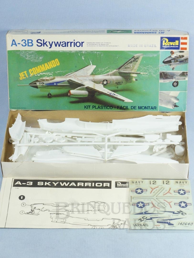 Brinquedo antigo Avião Douglas A-3B Skywarrior caixa mole Década de 1970