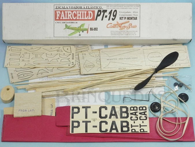 Brinquedo antigo Avião Fairchild PT-19 Escala Voador de madeira balsa entelada com 69,00 cm de envergadura 100% completo perfeito estado Década de 1990