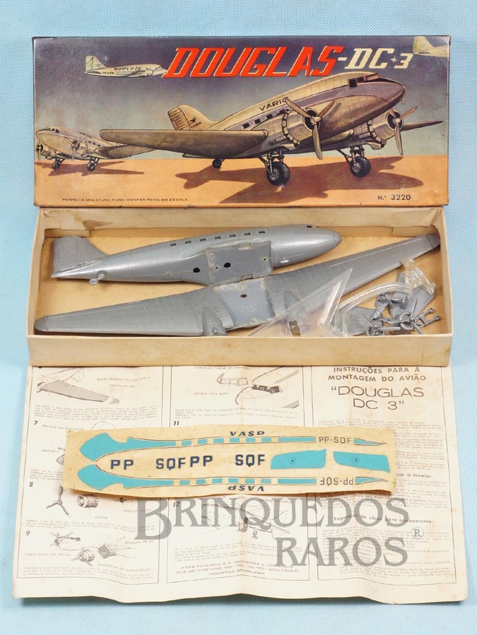 Brinquedo antigo Avião McDonnell Douglas DC-3 da VASP Kit parcialmente montado Década de 1960  
