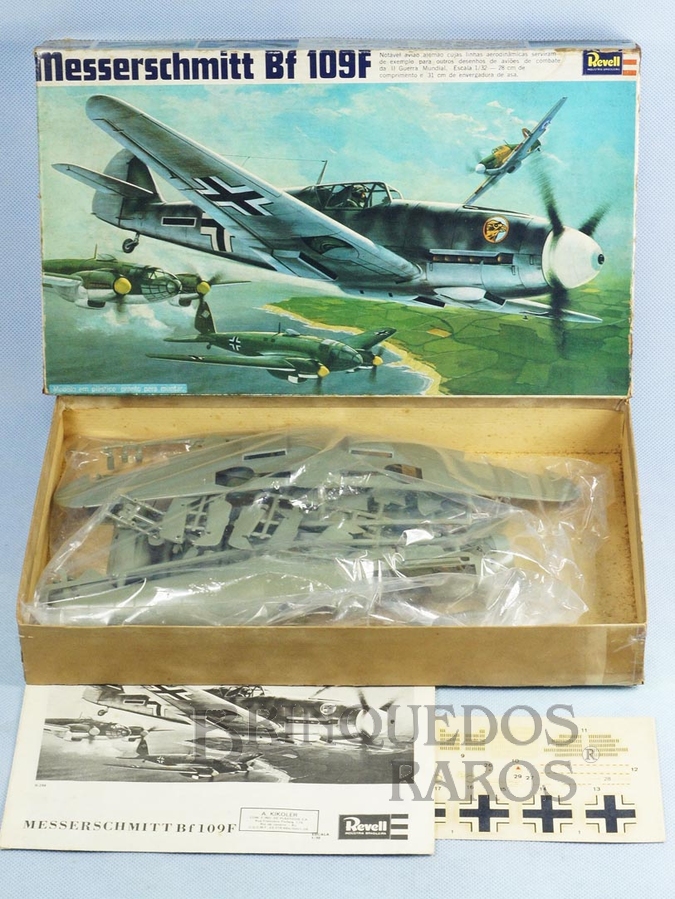 Brinquedo antigo Avião Messerschmitt Bf 109F caixa dura Década de 1960