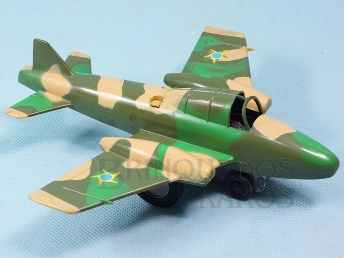 Brinquedo antigo Avião Patrulha Aérea com 19,00 cm de envergadura Versão camuflada com som de metralhadora e dispositivo solta Faíscas Ano 1972