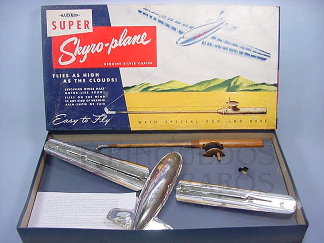 Brinquedo antigo Avião Pipa Super Skyro-Plane de Vacuum Formed com carretel de madeira 40,00 cm de envergadura Produzido pela Fábrica Marxman nos Estados Unidos Apresenta acabamento cromado a respectiva Caixa Original Década de 1940