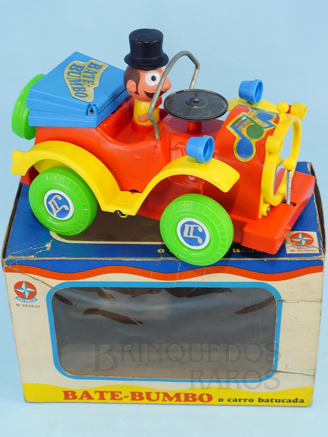 Brinquedo antigo Bate Bumbo o Carro Batucada com 25,00 cm de comprimento Sistema Bate e Volta Segunda Série Ano 1976