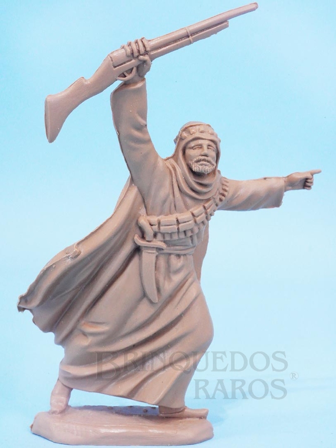 Brinquedo antigo Beduíno de pé avançando com fuzil numerado 141 Figura Matriz do Conjunto Lawrence da Arábia da Comanche Reedição da Década de 1990