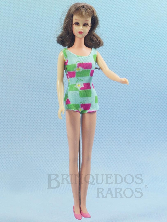 Brinquedo antigo Boneca Francie Morena com com 28,00 cm de altura Fabricada pela Mattel EUA em plástico assoprado e vinil Era vendida com essa apresentação; vestindo um traje de praia Ano 1966