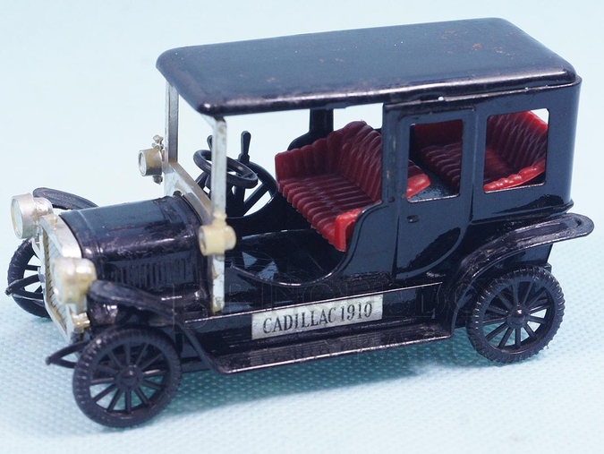 Brinquedo antigo Cadillac 1910 com 10,00 cm de comprimento Década de 1970