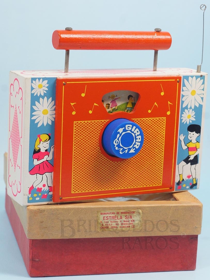 Brinquedo antigo Caixa de Música imitando um Rádio com 15,00 cm de altura Som da Melodia Que Sera Sera Ano 1968