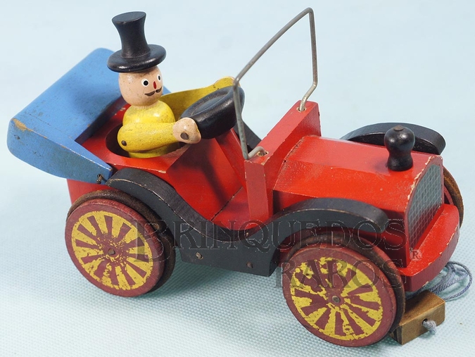 Brinquedo antigo Calhambeque Carro Antigo com 20,00 cm de comprimento Ao ser puxado o motorista sobe e desce e emite som de motor Ano 1962