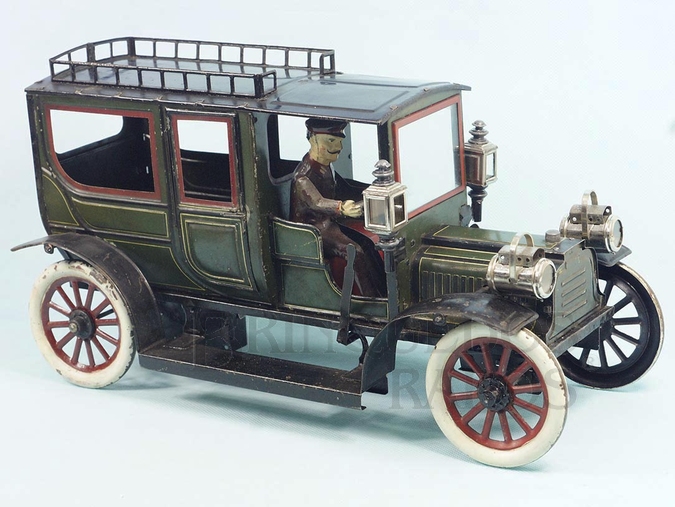 Brinquedo antigo Calhambeque Raise Limousine com 40 cm de comprimento fabricado pela Carette na Alemanha em chapa de aço lithografado Apresenta motor à corda com reversão de direção Rodas dianteiras que esterçam Portas que abrem com maçanetas Alavancas de breque e de mudança de direção Ano 1910