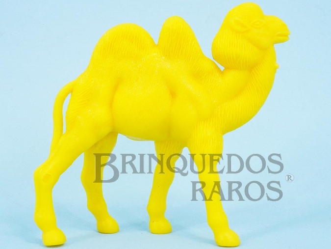Brinquedo antigo Camelo de plástico amarelo Série Zoológico Década de 1970