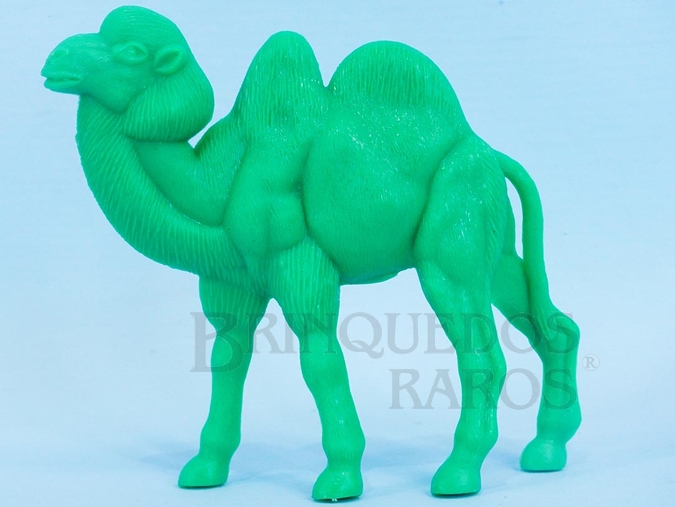 Brinquedo antigo Camelo de plástico verde Série Zoológico Década de 1970