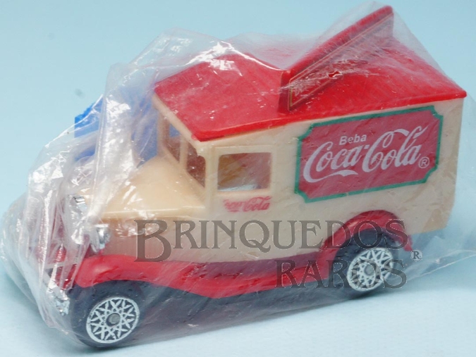Brinquedo antigo Caminhão antigo de Entrega Brinde Coca Cola com 8,00 cm de comprimento Embalagem lacrada Década de 1990 