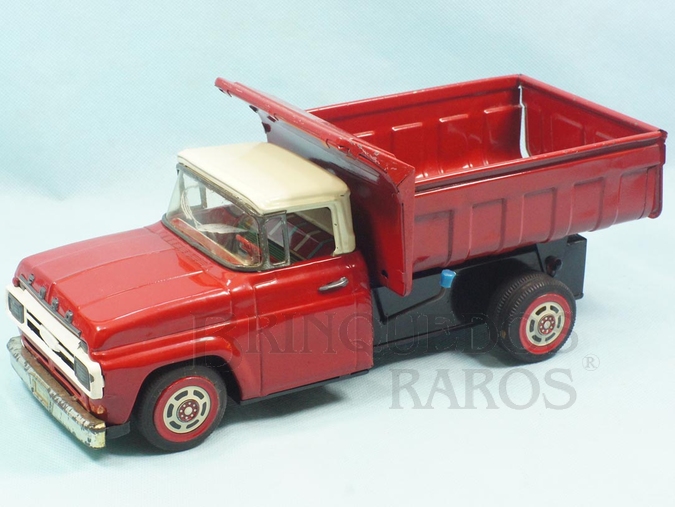 Brinquedo antigo Caminhão Basculante Ford F-600 com 31,00 cm de comprimento Década de 1960