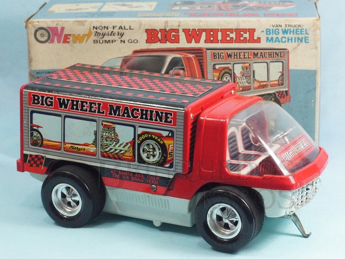 Brinquedo antigo Caminhonete Big Wheel Machine com desenho de um Dragster na carroceria 26,00 cm de comprimento Sistema Não Cai da Mesa Década de 1970