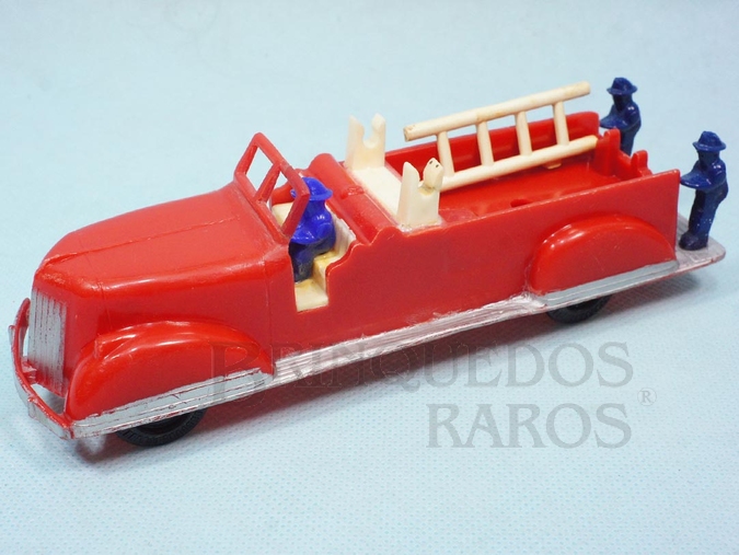 Brinquedo antigo Caminhão com escada e três bonecos 16,00 cm de comprimento Década de 1950
