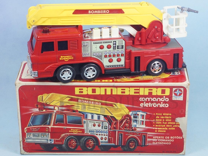 Brinquedo antigo Caminhão de Bombeiro Comando Eletrônico Anos 1978 a 1985